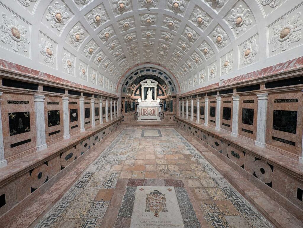 Gerace, interno della Basilica e Concattedrale di Santa Maria Assunta